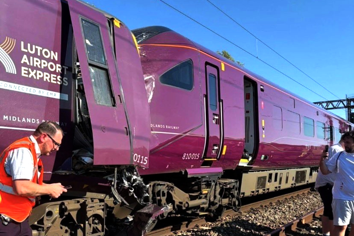 Train-Collision-Near-London-Bedford-train-crash