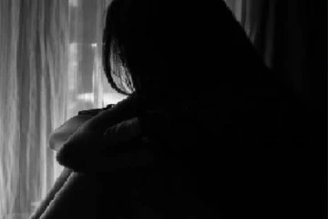 விவாகரத்தாகியும் லீலையை ஆரம்பித்த ஹீரோ... ஷூட்டிங்கில் இருந்து ஹீரோயினை தள்ளிக்கொண்டு போன நடிகர்..