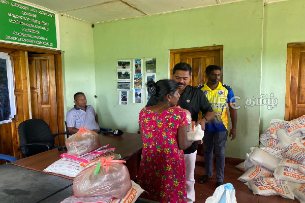 ஐபிசி தமிழ் துயர் துடைக்கும் கரங்கள் : இன்றையதினம் மட்டக்களப்பில் பயனடைந்த குடும்பங்கள் | Ibc Tamil Helping Hands Campaign In Batticaloa ஐபிசி தமிழ் துயர் துடைக்கும் கரங்கள் : இன்றையதினம் மட்டக்களப்பில் பயனடைந்த குடும்பங்கள் | Ibc Tamil Helping Hands Campaign In Batticaloa