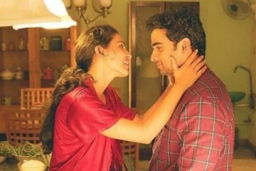 இயக்குனரிடம் லீலையை காட்டிய நடிகை! வெச்ச கண் விடாமல் பார்த்த நடிகர்..