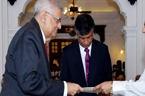 அமைச்சுப் பதவிகளுடன் ரணில் பக்கம் தாவும் சஜித்தின் எம்.பிக்கள் - ஐபிசி தமிழ்