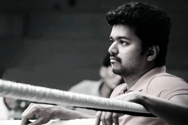 தமிழ் சினிமாவின் ஜாம்பவான்கள் முன்னின்று துவங்கி வைத்த விஜய்யின் முக்கிய படம் ! ஆனால் பிளாப்-ஆ ?