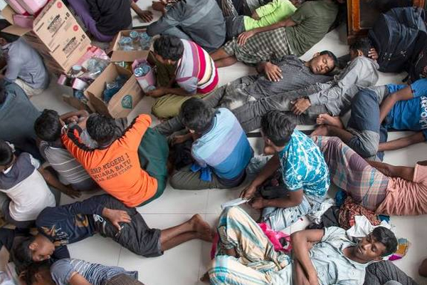 ஆபத்தான கடல் பயணம் மேற்கொண்ட 110 ரோஹிங்கியா அகதிகள்! | 110 Rohingya Refugees Dangerous Sea Journey