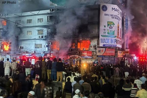 6 killed and 20 rescued in pakistan fire accident