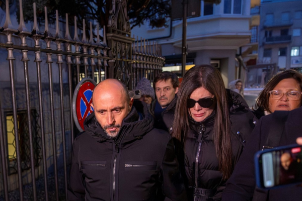 சுவிஸ் மதுபான விடுதி தீவிபத்து: விடுதி உரிமையாளர்கள் கைது | Swiss Fire Latest Owner Bar Where 40 People Died