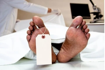 பிணவறையில் திடீரென கண்விழித்த சடலம்! அதிர்ச்சியில் உறைந்த மருத்துவர்கள்.. நடந்தது என்ன?