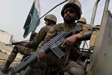 பாகிஸ்தானில்   2 பயங்கரவாதிகள் சுட்டு கொலை