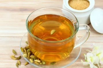 தினமும் ஏலக்காய் நீரை குடிப்பதனால் உடலினுள் நிகழும் அற்புதங்கள் என்னென்ன தெரியுமா?