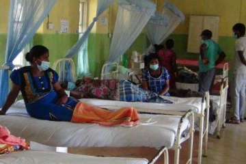 தொழிலில் ஈடுபட்டிருந்த இடத்தில் ஏற்பட்ட அசம்பாவிதம்: 13 பேர் வைத்தியசாலையில் அனுமதி!