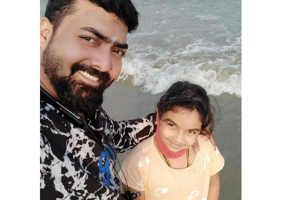 பாரதி மகள் ஹேமாவிற்கு டப்பிங் கொடுப்பது இந்த நடிகரின் மகளா? வைரலாகும் புகைப்படம்.. | Bharathikannamma Hema Voice