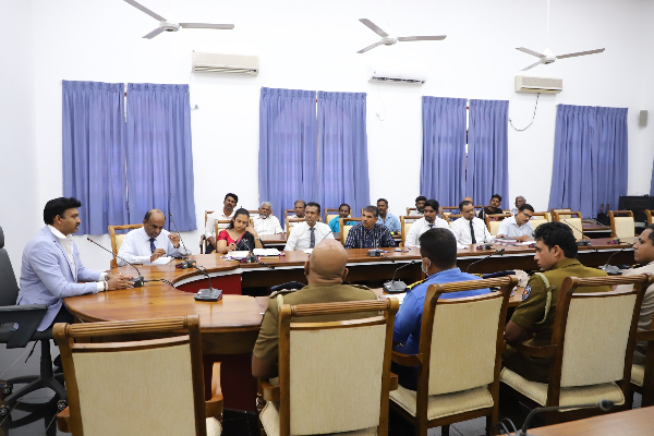 அரசால் தடைவிதிக்கப்பட்ட வலைகளைப் பயன்படுத்த வேண்டாம்:கிழக்கு ஆளுநர் அறிவுரை | Don T Use Government Banned Nets Eastern Governor