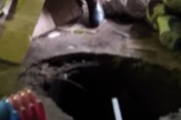 වැසිකිළි වළකට වැටී අවාසනාවන්ත ලෙස අවසන් ගමන් ගිය අවුරුදු එකහමාරක දරුවා