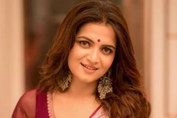 தொகுப்பாளினி டிடியா இது, புதிய ஹேர் ஸ்டைல் ஆளே மாறிவிட்டாரே- வைரலாகும் வீடியோ