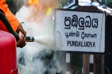 பூண்டுலோயாவில் தொடர் குடியிருப்பில் தீப்பரவல்