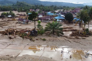 இந்தோனேசியாவில் சூறாவளியின் கோர தாக்கம் ; உயிரிழந்தவர்களின் எண்ணிக்கை 900 அதிகரிப்பு