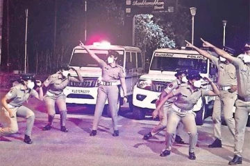 இணையத்தில் ட்ரெண்டாகும் கேரள போலீஸின்.. குக்கூ குக்கூ கொரோனா விழிப்புணர்வு பாடல்