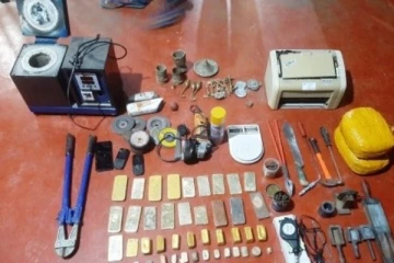 මෙරට පුද්ගලයෙකු දෙදෙනෙකු අත්අඩංගුවට ගත් අමුතු ජාවාරම