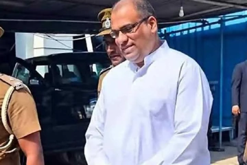 ඥානසාර හිමියන්ගේ චීවරය ගැලවීමේ නඩුවෙන් අභියාචනාධිකරණ සභාපති විනිසුරු හදිසියේම ඉවත් වෙයි - ත්‍රිපුද්ගල විනිසුරු මඩුල්ලක් පත් කෙරෙයි
