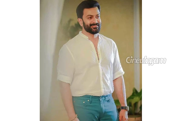 பிரபல மலையாள நடிகரின் இயக்கத்தில் சூப்பர் ஸ்டார் ரஜினிகாந்த் ! யாரும் எதிர்பார்க்காத கூட்டணி.. | Rajini Asked Story From Malayalam Actor