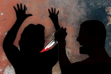 வளைகாப்பு விழாவில் கத்திக்குத்து -  பெண்ணின் அண்ணன் கைது