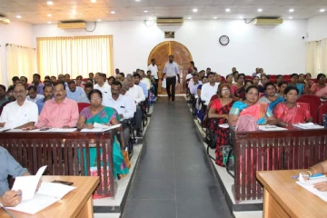 யாழில் தபால் மூல வாக்களிப்பு அத்தாட்சிப்படுத்தும் அலுவலர்களுடனான கலந்துரையாடல்