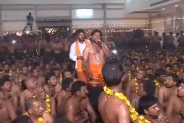 அல்லாவை பாட்டுப்பாடி தொழும் ஐயப்ப பக்தர்கள்! மில்லியன் கணக்காண இதயங்களை நெகிழ வைத்த காட்சி