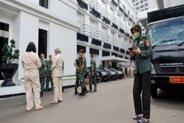 இந்தோனேசியாவில் நிலநடுக்கம்; பீதியுடன் வீதிகளுக்கு ஓடி வந்த மக்கள்