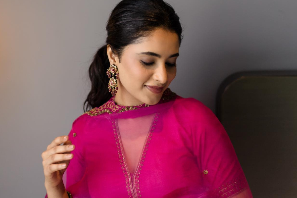 அந்த நம்பர் மீது நம்பிக்கையில்லை.. சூப்பர் ஸ்டாரை அசிங்கப்படுத்திய சிவகர்த்திகேயன் பட நடிகை? | Priyanka Mohan Reveals Act Superstat Nelson Movie