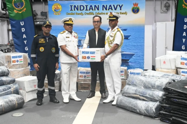 இலங்கையில் பேரழிவு; முதல் ஆளாக ஓடி வந்து உதவிய இந்தியா! | Ditwah Cyclone In Sri Lanka India Rushed To Help இலங்கையில் பேரழிவு; முதல் ஆளாக ஓடி வந்து உதவிய இந்தியா! | Ditwah Cyclone In Sri Lanka India Rushed To Help