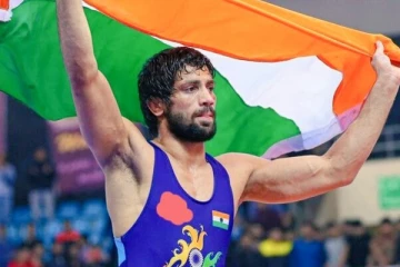 ஒலிம்பிக் மல்யுத்தம்: அரையிறுதியில் மிரள வைக்கும் வெற்றி..! இந்திய வீரர் ரவி குமார் இறுதிப் போட்டிக்கு தகுதி.. வெள்ளிப் பதக்கம் உறுதி