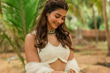 பூஜா ஹெக்டே அழகிய உடையில் லேட்டஸ்ட் போட்டோஷூட்