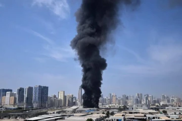 අනතුරු සංඥා එකවර නාද වීමත් සමඟ එක්සත් අරාබි එමීර් රාජ්‍යයට දරුණු ප්‍රහාර මාලාවක්