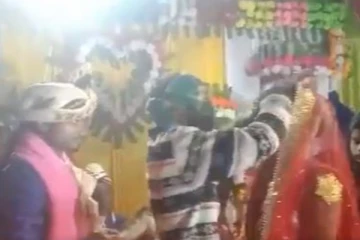 மணப்பெண் எனக்கே சொந்தம்! திருமணத்தில் புகுந்த இளைஞரால் அதிர்ச்சியில் சிலையான மாப்பிள்ளை