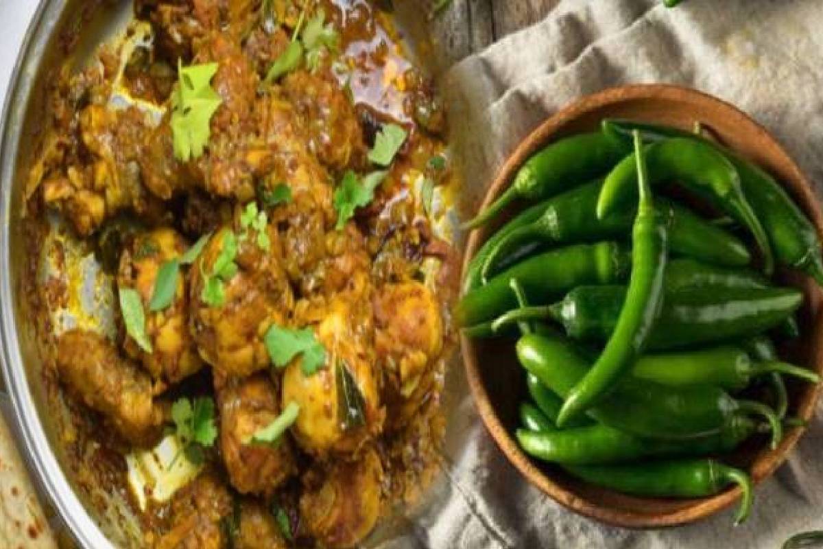 ஆந்திரா பாணியில் காரசாரமான பச்சை மிளகாய் சிக்கன்... இப்படி செய்தா கொஞ்சமும் மிஞ்சாது! | Andhra Style Spicy Chilly Chicken Recipe