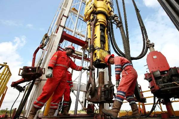 கடனில் இருந்து விடுபட இதுவொரு வாய்ப்பு... அமெரிக்க எண்ணெய் நிறுவனங்களுக்கு அழைப்பு | Oil Majors Invest Big In Venezuela