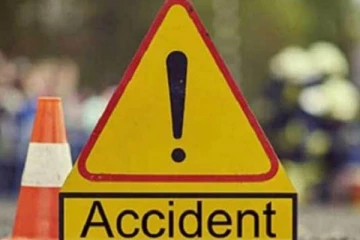 முன்பள்ளிக்கு சென்ற மாணவியும், அவருடைய தந்தையும் விபத்தில் சிக்கி படுகாயம்