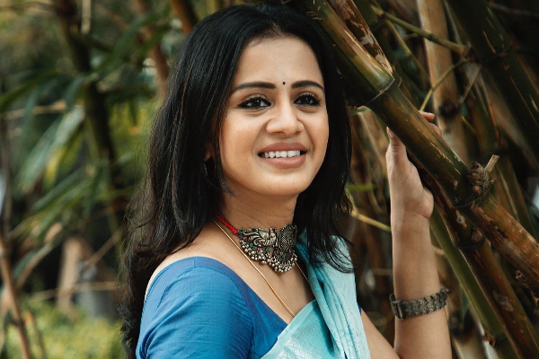 10 வருட தொகுப்பாளினி வாழ்க்கை.. விஜே அஞ்சனாவின் மொத்த சொத்து மதிப்பு இத்தனை கோடியா? | Vj Anjana Rangan Salary And Net Worth 2022