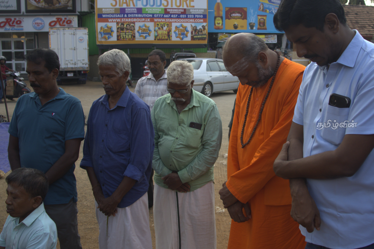 தியாக தீபம் திலீபனின் நினைவாலயத்துக்கு முன்பாகத் தொடரும் அமைதி வழிப் போராட்டம் | Protest In Front Memorial Thiyaga Deepam Thileepan தியாக தீபம் திலீபனின் நினைவாலயத்துக்கு முன்பாகத் தொடரும் அமைதி வழிப் போராட்டம் | Protest In Front Memorial Thiyaga Deepam Thileepan