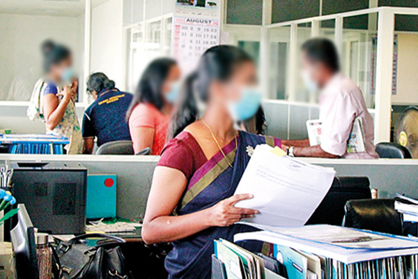 வெளிநாட்டு வேலைவாய்ப்புக்காக குவியும் மக்கள்! | People Flocking For Foreign Employment