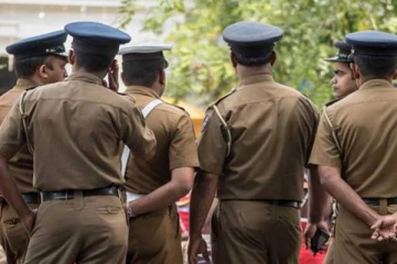 பொலிஸ் நிலையத்தில் கடமையாற்றும் இரண்டு அதிகாரிகள் அதிரடி கைது!