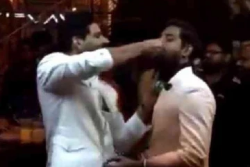 பிக்பாஸ் நிகழ்ச்சியின் சக்ஸஸ் பார்ட்டியில் ஆரி மற்றும் பாலாஜி உடன் லாஸ்லியா..! வீடியோவுடன் இதோ...