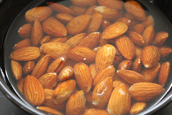 பாதாமை ஏன் ஊற வைத்து சாப்பிடனும்? ஒரு நாளைக்கு எத்தனை சாப்பிடனும்? | How Many Soaked Almonds Can I Eat Per Day