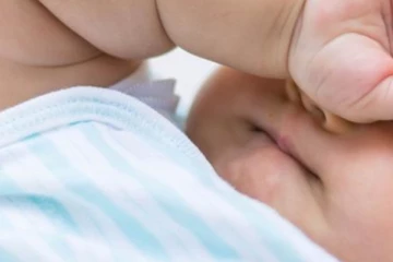 යාචක කාන්තාව තල්ලුකර, පැහැරගත් බිළිඳා පුත්තලමින් හොයාගෙන - රුපියල් ලක්ෂයක් ද අරගෙන..