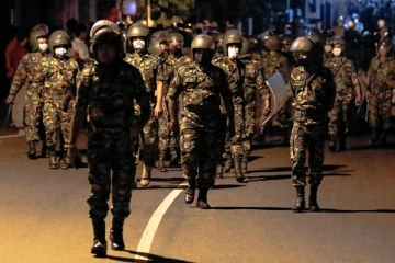 ஊரடங்கு சட்டத்தை மீறிய பெருமளவானோர் பொலிஸாரினால் கைது