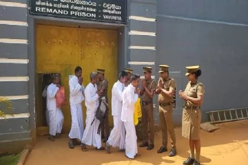 தமிழ் பகுதி சிறைச்சாலை ஒன்றில் சிறைக் காவலர்களின் கொடூரச்செயல்