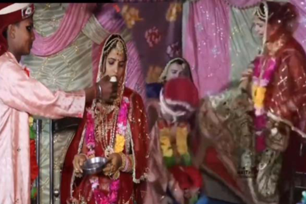 மணமகனை காரி துப்பி காலால் எட்டி உதைத்த மணப்பெண்! எதனால் இந்த ஆக்ரோஷம்? | Bride Attack Groom On Stage Viral Video