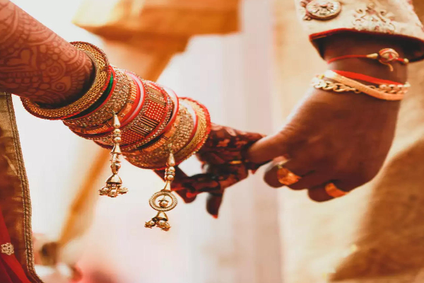திருமண நிகழ்வில் மோதல்; சமரசம் செய்ய சென்றவருக்கு நேர்ந்த கதி! | Conflict At A Wedding Event Gossip