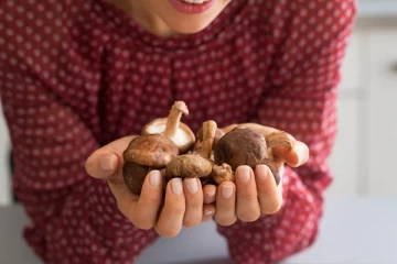 நீங்க காளான் விரும்பி சாப்பிடுபவரா? எச்சரிக்கையாக இருங்க.. அதிகம் சாப்பிட்டால் இந்த பிரச்சினையை ஏற்படுத்திவிடுமாம்!