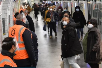பாரிஸ் ரயில் நிலையத்தில் பரபரப்பு! கத்தியால் தாக்க முயன்ற நபரை துப்பாக்கியால் சுட்டு சாய்த்த அதிகாரிகள்