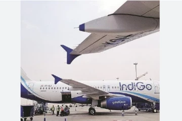 விமானத்தில் எமெர்ஜென்சி கதவை திறந்த பயணி - விசாரணைக்கு உத்தரவு!